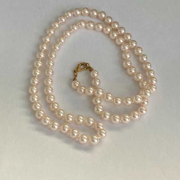 Vintage Cream Glass Pearl Necklace 30" 8mm Hand Knotted Opera Length Gold Tone - Picture 4 of 11